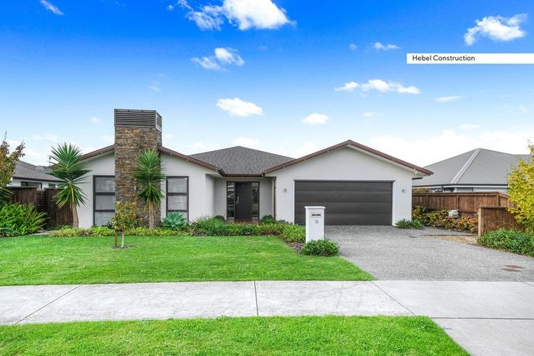 Photo of property in 16 Korako Drive, Kumeu, 0810