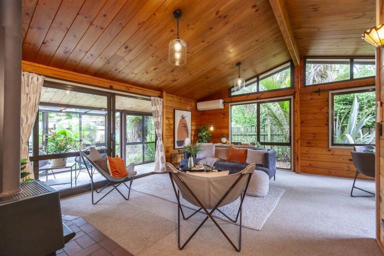 Photo of property in 1a Karaka Grove, Waikanae, 5036