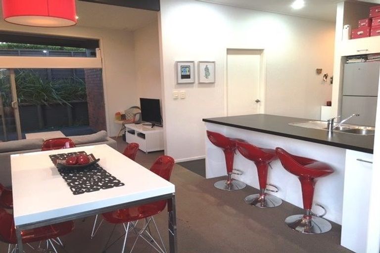 Photo of property in 32 Norcross Avenue, Henderson, Auckland, 0612