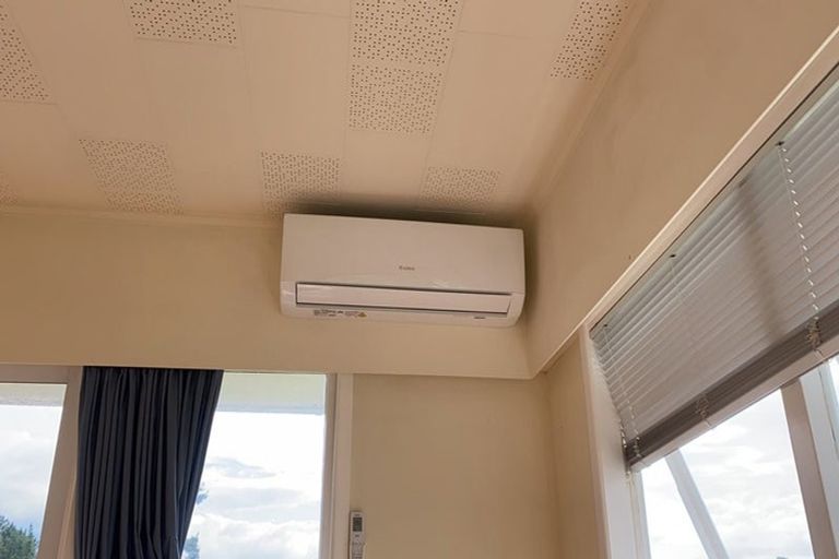 Photo of property in 1022 East Coast Road, Fairview Heights, Auckland, 0630