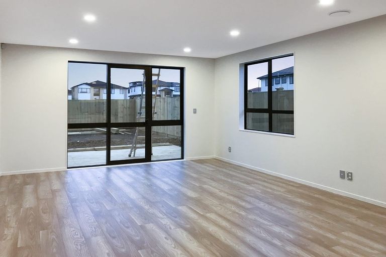 Photo of property in 19 Hakinakina Drive, Flat Bush, Auckland, 2019