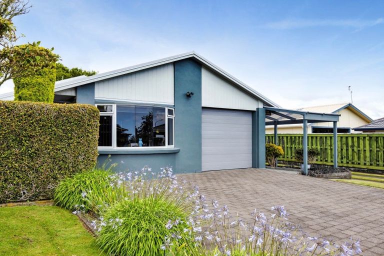 Photo of property in 6 Argyle Place, Highlands Park, New Plymouth, 4312