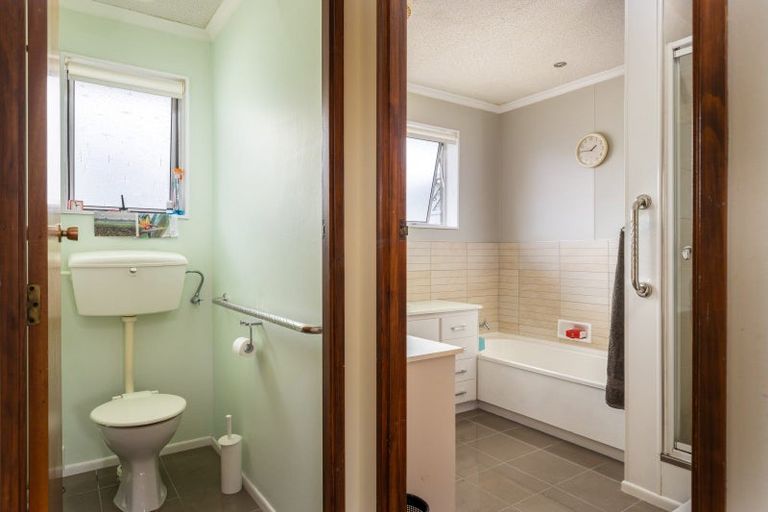 Photo of property in 10 Leon Place, Waitara, 4320