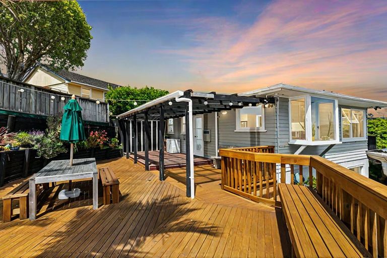 Photo of property in 81 Rangeview Road, Sunnyvale, Auckland, 0612