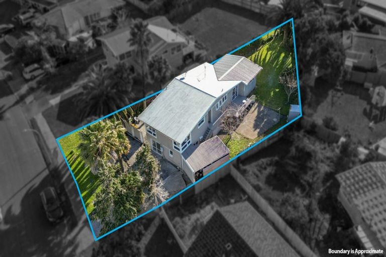 Photo of property in 10 La Trobe Street, Pakuranga Heights, Auckland, 2010