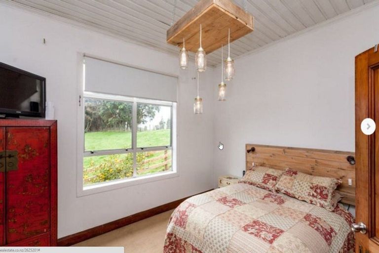 Photo of property in 421a South Road, Omata, New Plymouth, 4374