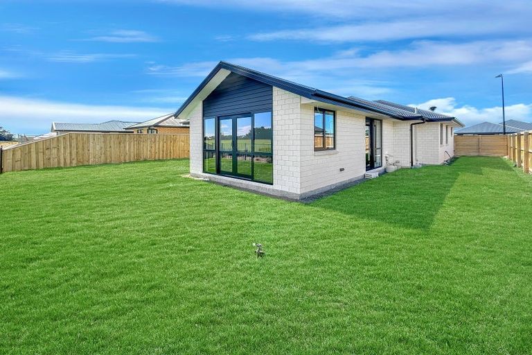 Photo of property in 35 Herridge Street, Woodend, 7691