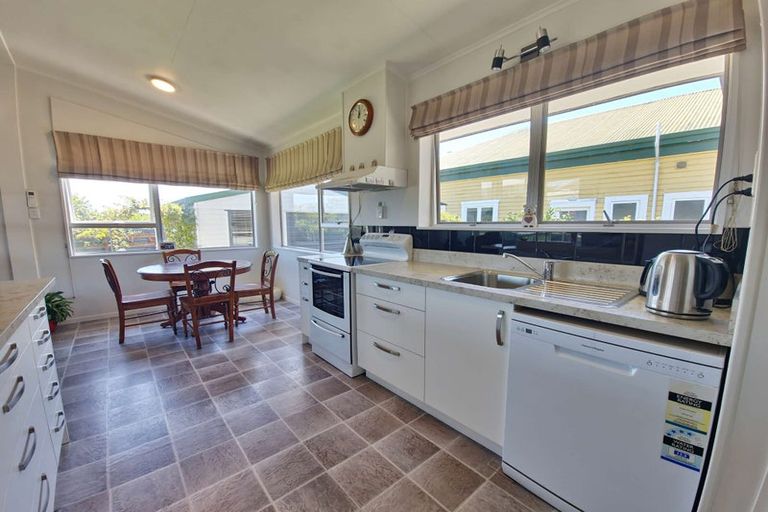 Photo of property in 2 Moana Crescent, Redwoodtown, Blenheim, 7201
