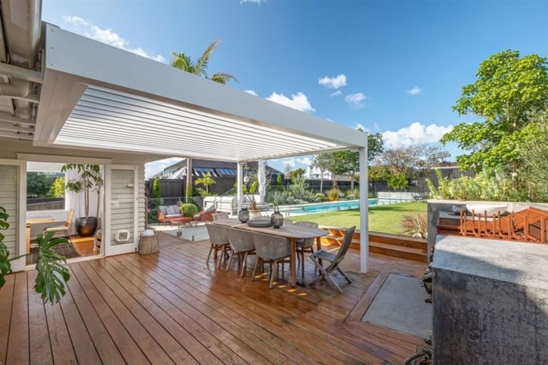 Photo of property in 7 Hauraki Road, Hauraki, Auckland, 0622