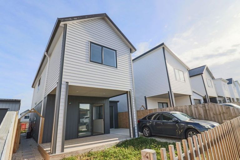 Photo of property in 17 Farranfore Road, Opaheke, Papakura, 2113