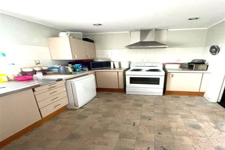 Photo of property in 35 Kirby Street, Glendene, Auckland, 0602