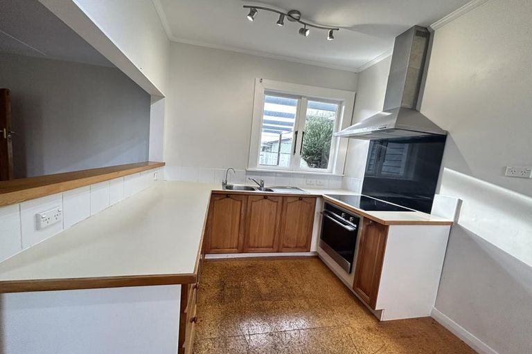 Photo of property in 122 Waiwhetu Road, Waterloo, Lower Hutt, 5011