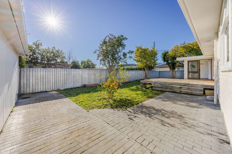 Photo of property in 18 Howard Road, Taradale, Napier, 4112