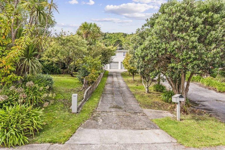 Photo of property in 51 Kakariki Grove, Waikanae, 5036
