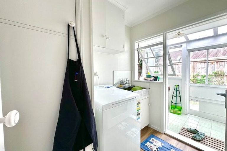 Photo of property in 1/51 Stanniland Street, Sunnyhills, Auckland, 2010