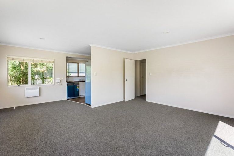 Photo of property in 2/16 Ocean View Road, Hatfields Beach, Orewa, 0931