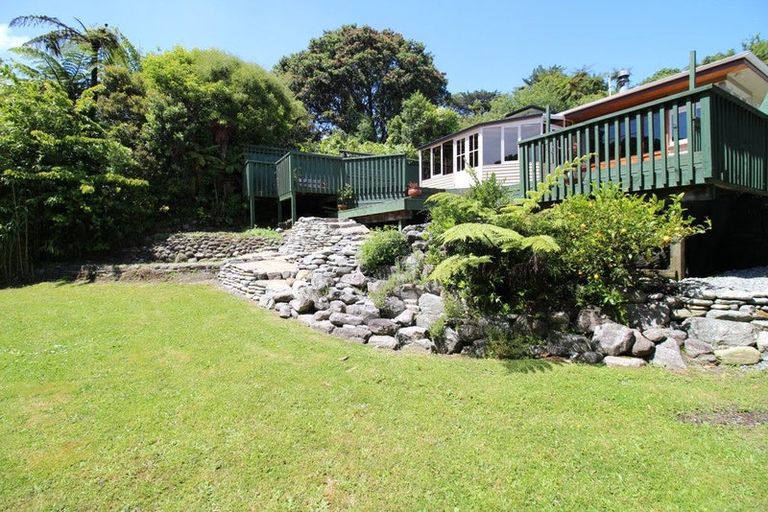 Photo of property in 15 Weenink Road, Karoro, Greymouth, 7805