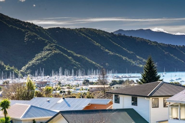 Photo of property in 9 Matai Place, Waikawa, Picton, 7220