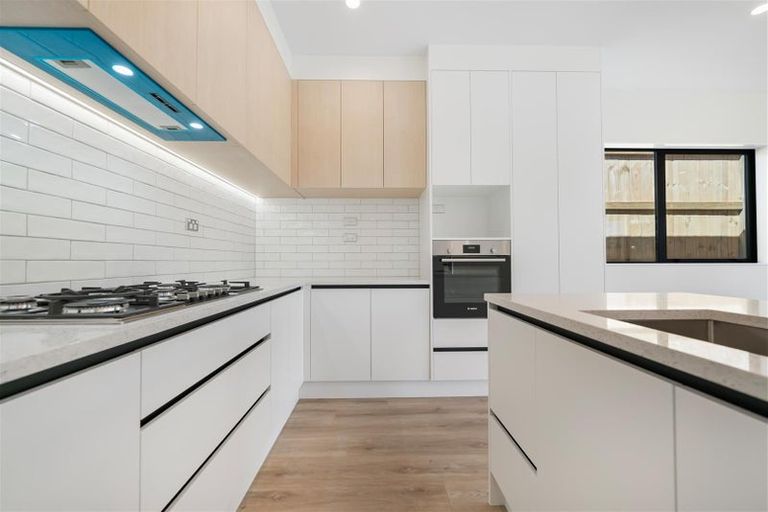 Photo of property in 42 Whakairo Crescent, Gulf Harbour, Whangaparaoa, 0930