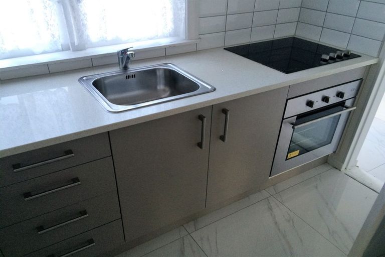 Photo of property in 60 Clayburn Road, Glen Eden, Auckland, 0602