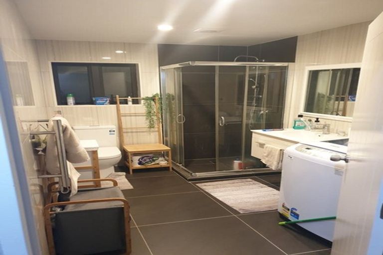 Photo of property in 20a Malmo Place, Massey, Auckland, 0614