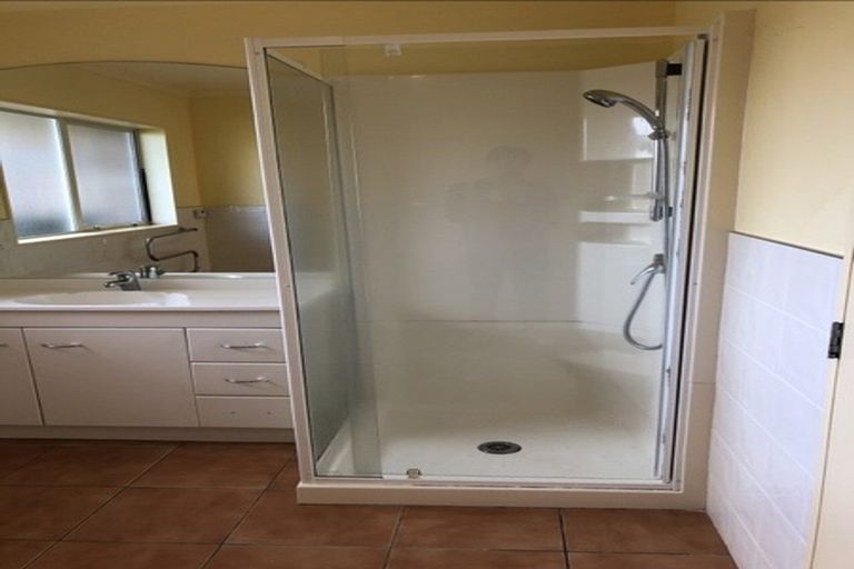 Photo of property in 21 Sheralee Place, Bucklands Beach, Auckland, 2014