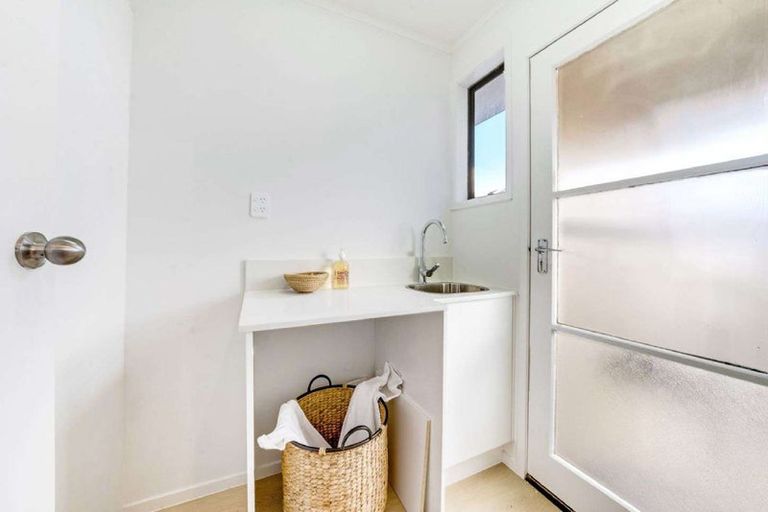 Photo of property in 2/7 Mon Desir Place, Manurewa, Auckland, 2102