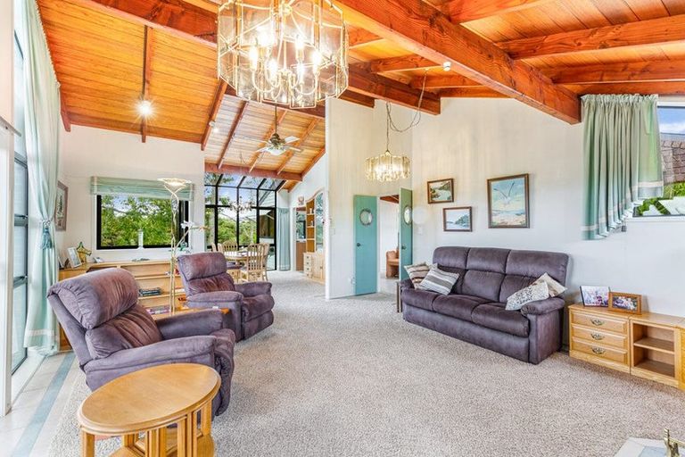 Photo of property in 5 Clearwater Cove, West Harbour, Auckland, 0618