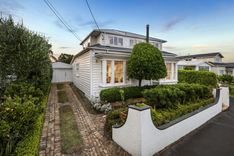 Photo of property in 74 Princes Street, Northcote Point, Auckland, 0627