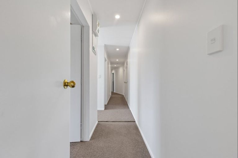 Photo of property in 9 Tui Glen Drive, Levin, 5571