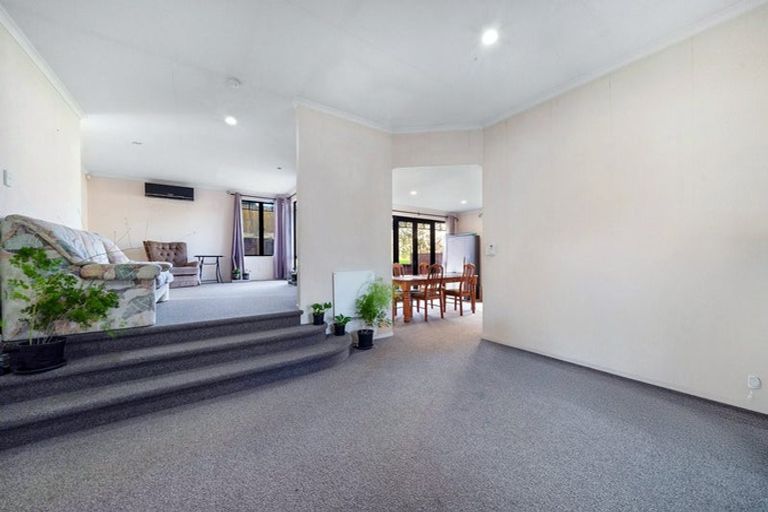 Photo of property in 13 De Havilland Drive, Goodwood Heights, Auckland, 2105