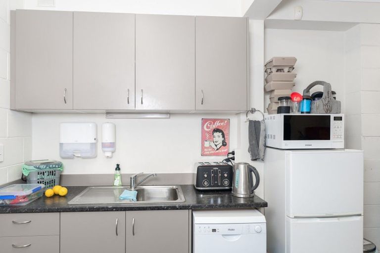 Photo of property in 13 Wallis Street, Raglan, 3225