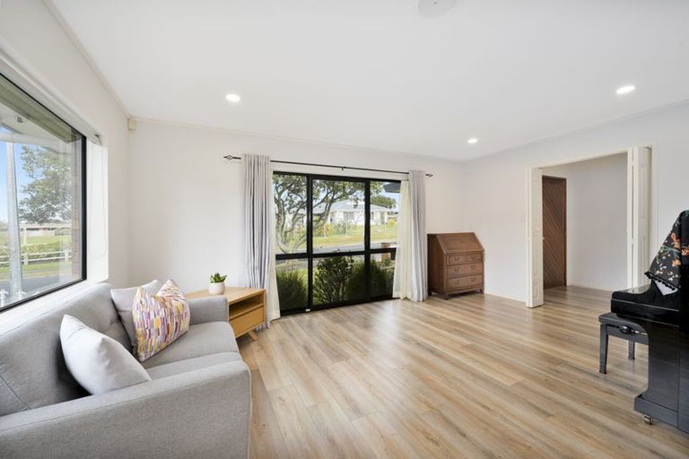 Photo of property in 14 Rhinevale Close, Henderson, Auckland, 0612