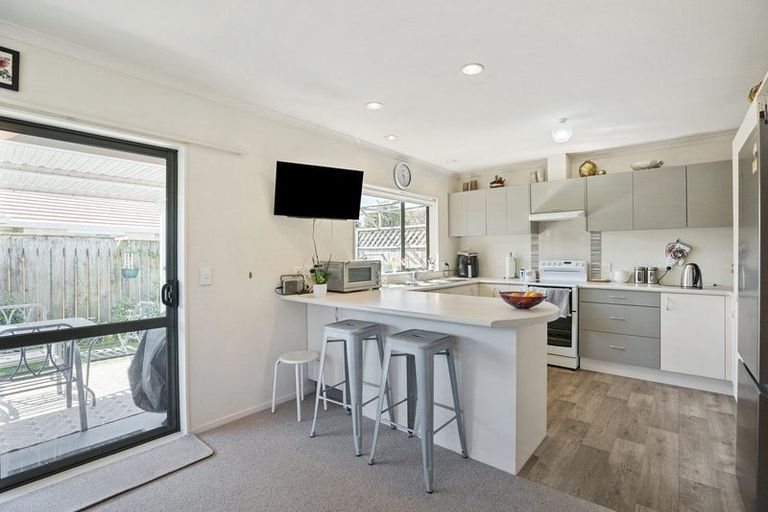 Photo of property in 85 Guildford Drive, Paraparaumu, 5032