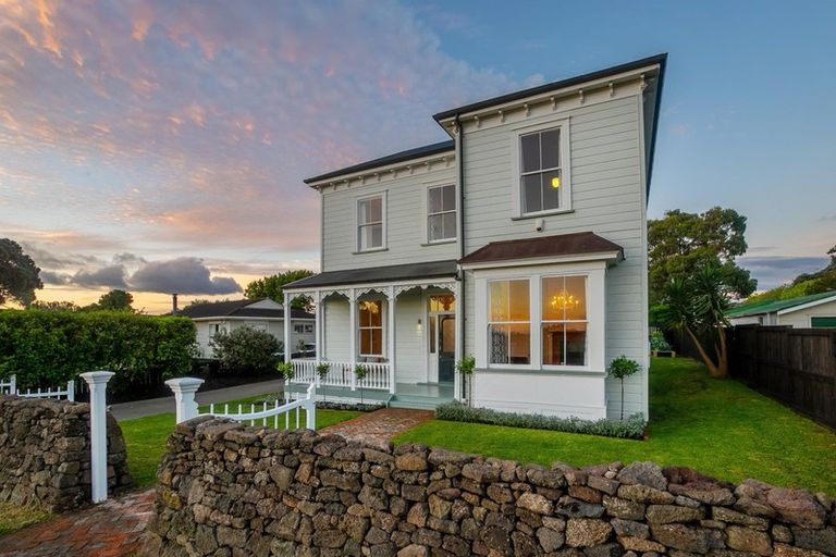 Photo of property in 22 Ambury Road, Mangere Bridge, Auckland, 2022
