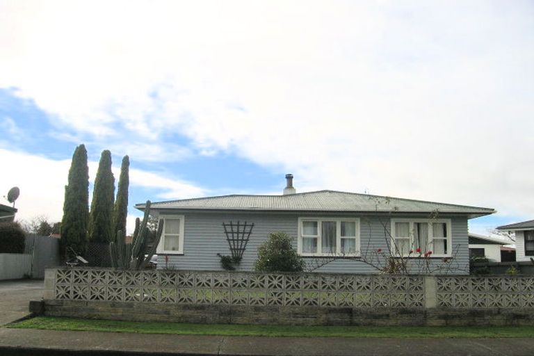 Photo of property in 60 Folkestone Drive, Flaxmere, Hastings, 4120