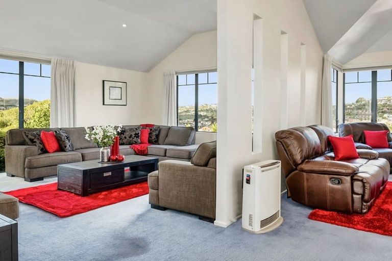 Photo of property in 21 Derry Hill, Churton Park, Wellington, 6037