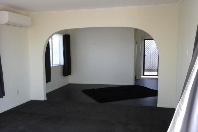 Photo of property in 14 Harmel Road, Glendene, Auckland, 0602