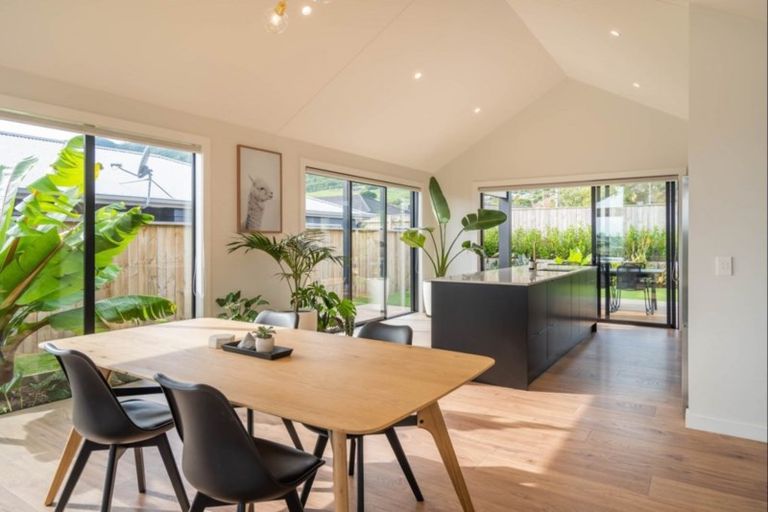 Photo of property in 6 Mahia Lane, Waikanae, 5036