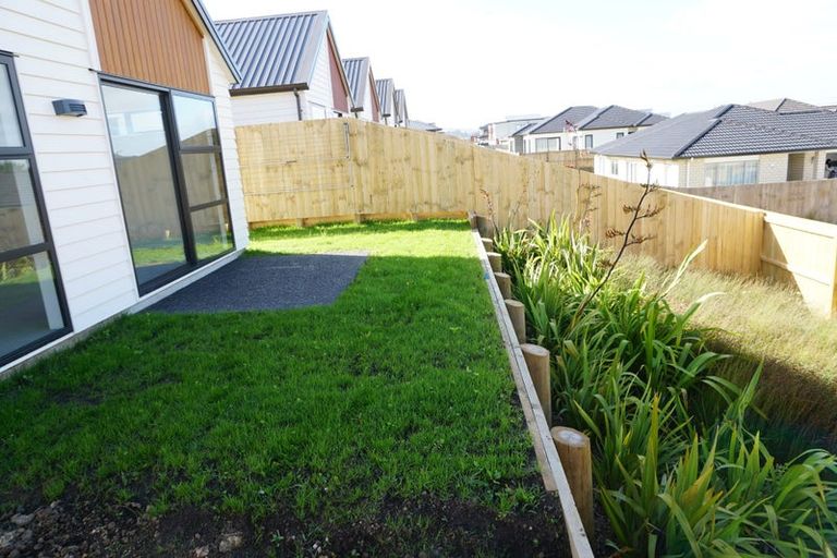 Photo of property in 24 Pakaraka Drive, Papakura, 2110