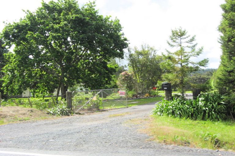 Photo of property in 167 Oraha Road, Kumeu, 0892