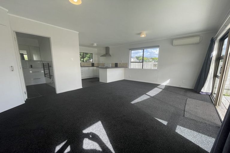 Photo of property in 1/11 Ranui Station Road, Ranui, Auckland, 0612