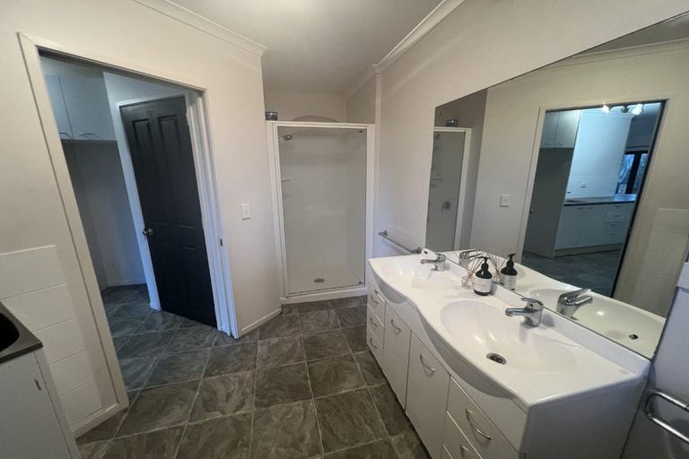 Photo of property in 65 Roberts Road, Matakatia, Whangaparaoa, 0930