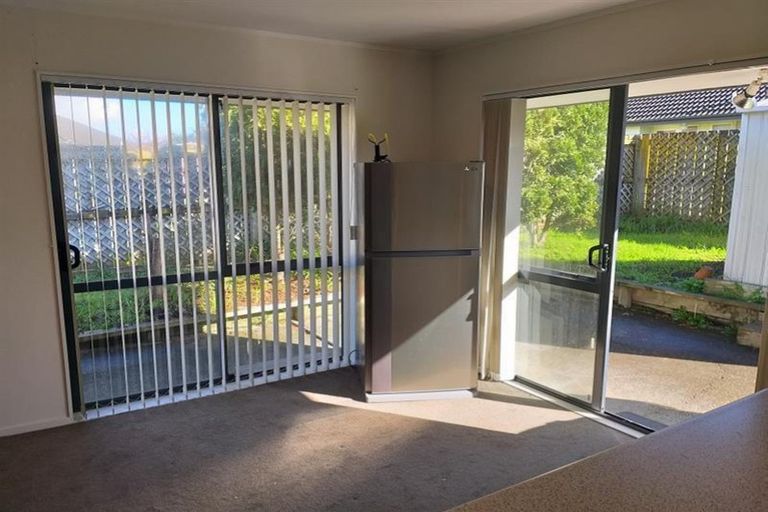 Photo of property in 6 Frank Bunce Grove, Flat Bush, Auckland, 2019