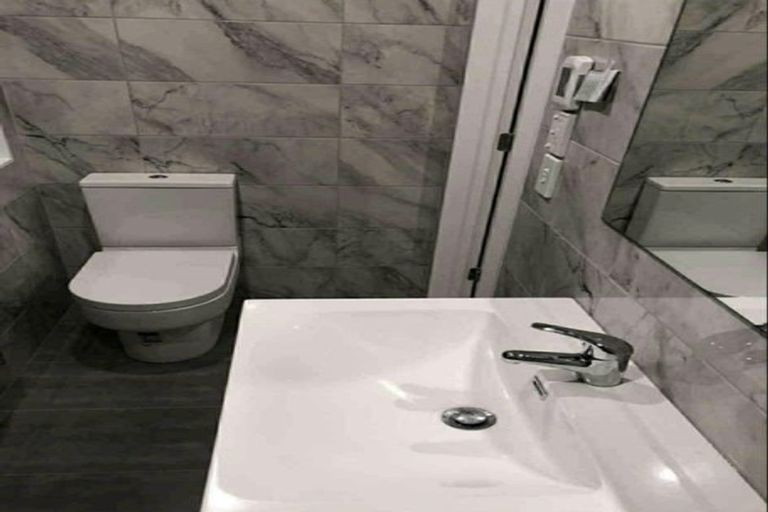 Photo of property in 48a Normanton Street, Glenfield, Auckland, 0629