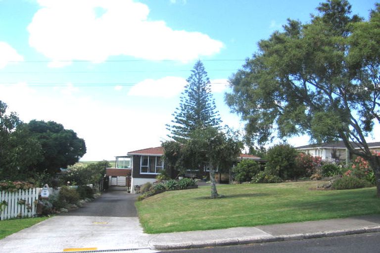 Photo of property in 28 Commissariat Road, Mount Wellington, Auckland, 1060