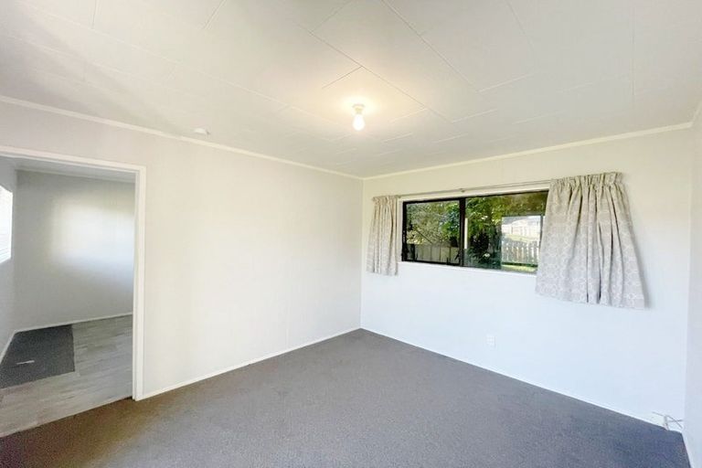 Photo of property in 5 Rondorlyn Place, Manurewa, Auckland, 2102