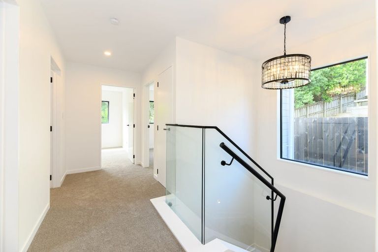 Photo of property in 11d Dianthus Place, Browns Bay, Auckland, 0630