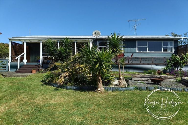 Photo of property in 9 Whaka Street, Maungaturoto, 0520