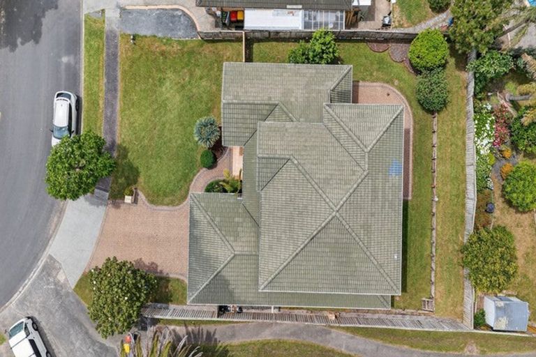 Photo of property in 32 Delmont Close, East Tamaki Heights, Auckland, 2016